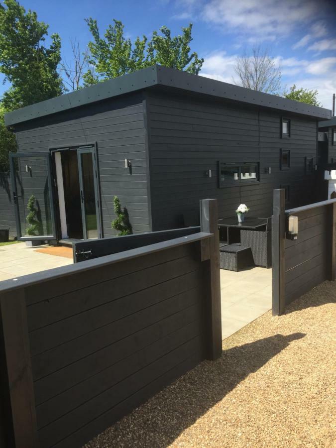 Willow Court Farm Studio South & Petting Farm, 8 Mins From Legoland & Windsor, 15 Mins From Lapland Uk Екстериор снимка