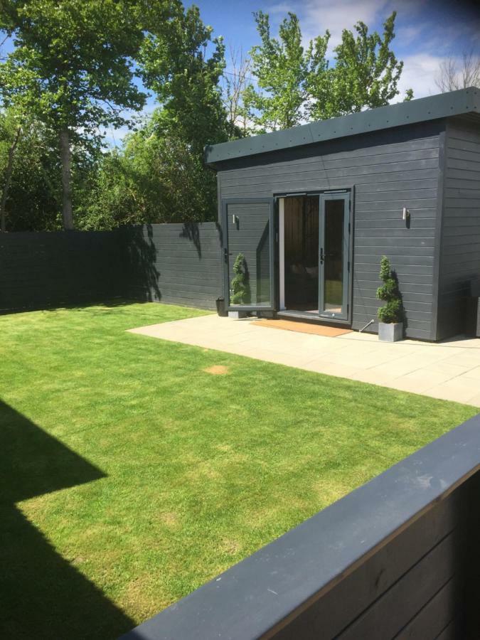 Willow Court Farm Studio South & Petting Farm, 8 Mins From Legoland & Windsor, 15 Mins From Lapland Uk Екстериор снимка